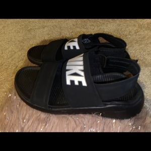 Nike tanjun sandals